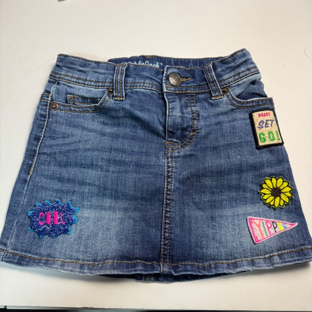 Cat & Jack Girls Denim Mini Skirt Medium Wash Embroidered Patches XS 4/5